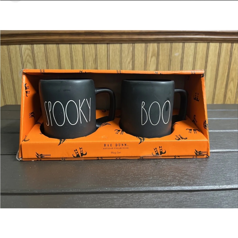 🆕🎃 SET OF 2 Halloween Mugs - ‘Boo’ and ‘Spooky’ - Rae Dunn - RARE Discontinued - Picture 2 of 3